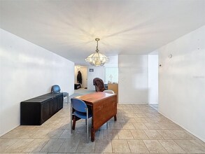 7815 Foxbloom Dr in Port Richey, FL - Building Photo - Building Photo