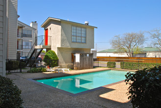 Hillcrest Condos in Dallas, TX - Building Photo - Building Photo