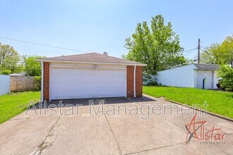 9113 Outlook Dr in Brooklyn, OH - Building Photo - Building Photo