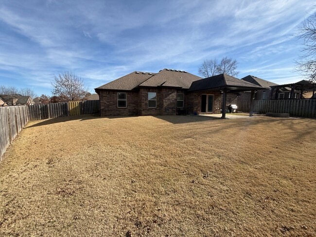 2399 N Silk Rose Ave in Fayetteville, AR - Building Photo - Building Photo