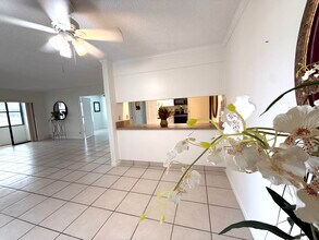 1010 Green Pine Blvd in West Palm Beach, FL - Building Photo - Building Photo
