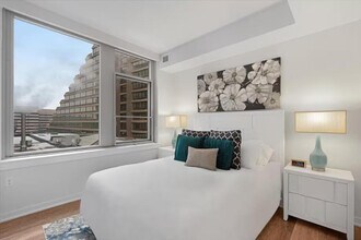400 Army Navy Dr in Arlington, VA - Foto de edificio - Building Photo