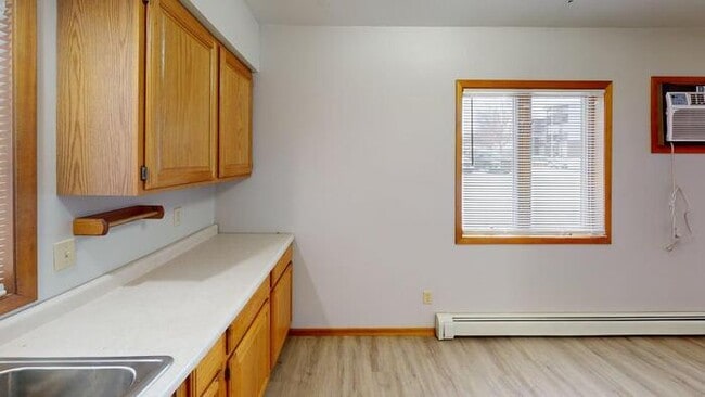 1943 E Capitol Ave in Bismarck, ND - Building Photo - Building Photo