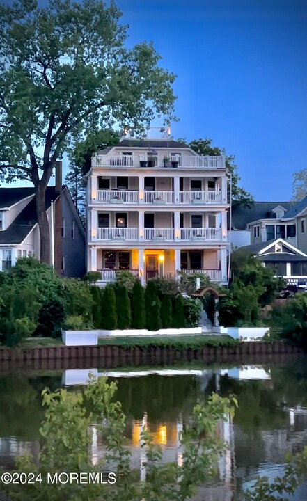 100 Lake Ave in Ocean Grove, NJ - Building Photo