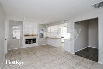 2413 W Estrella Dr in Chandler, AZ - Foto de edificio - Building Photo