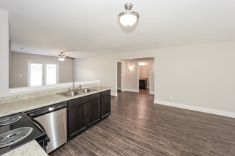 105 Colony Park Ln in Locust Grove, GA - Building Photo - Building Photo