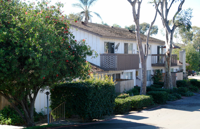 800-812 Regal Rd in Encinitas, CA - Building Photo - Building Photo