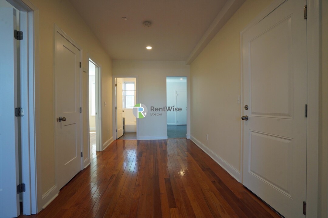 123 Sutherland Rd in Boston, MA - Building Photo