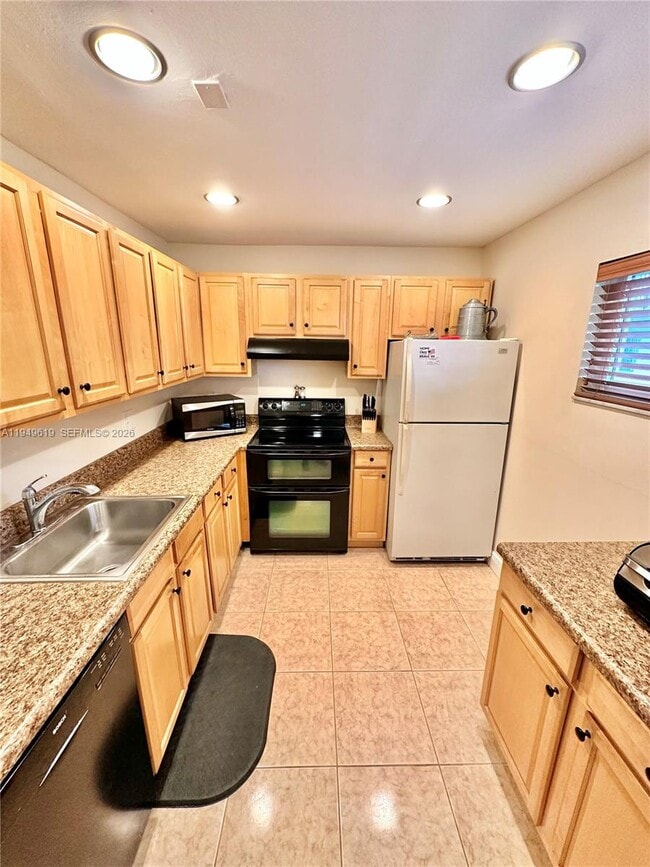 7561 NW 16th St in Plantation, FL - Building Photo - Building Photo