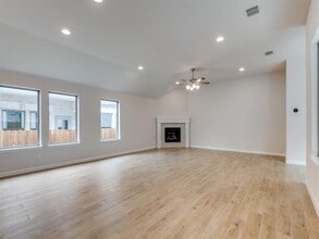 4335 Hudson St in Fate, TX - Foto de edificio - Building Photo