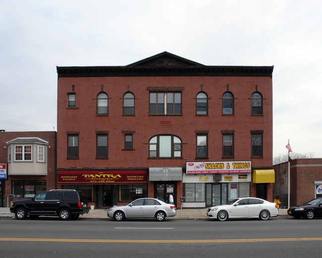 258-260 Washington Ave in Belleville, NJ - Foto de edificio - Building Photo