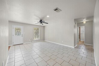 1919 Castle Gate Cir in San Marcos, TX - Building Photo - Building Photo