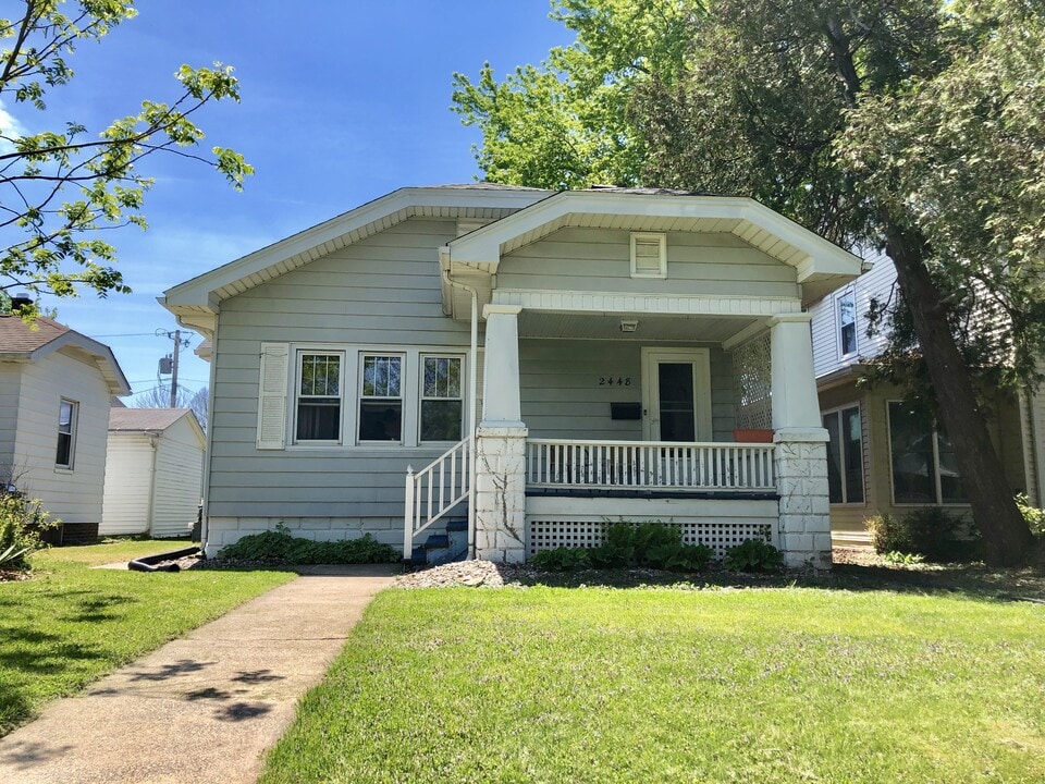 2448 15th Ave in Moline, IL - Building Photo