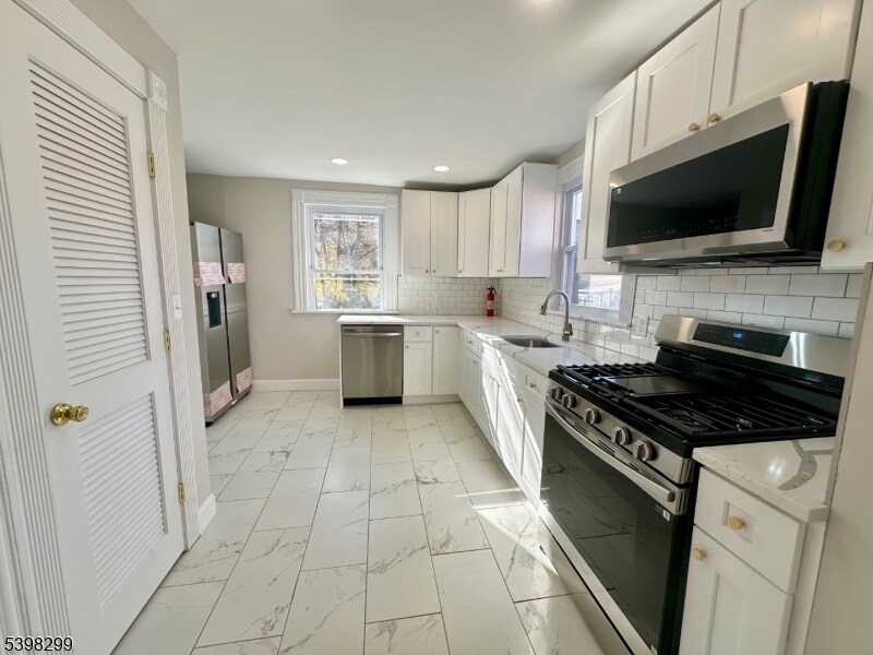 328 Bloomfield Ave in Caldwell, NJ - Building Photo