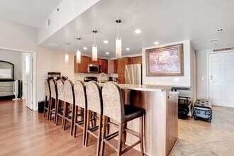 150 Las Vegas Blvd N in Las Vegas, NV - Building Photo - Building Photo