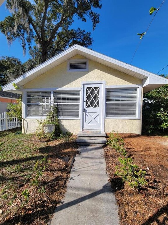 518 4th St NW in Largo, FL - Building Photo