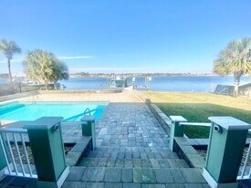 906 Santa Rosa Blvd in Fort Walton Beach, FL - Building Photo