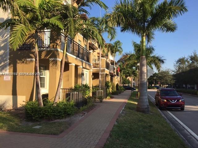 1028 SW 147th Ave in Pembroke Pines, FL - Building Photo - Building Photo