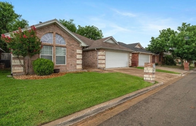 1715 Sully Ct in Stephenville, TX - Building Photo - Building Photo