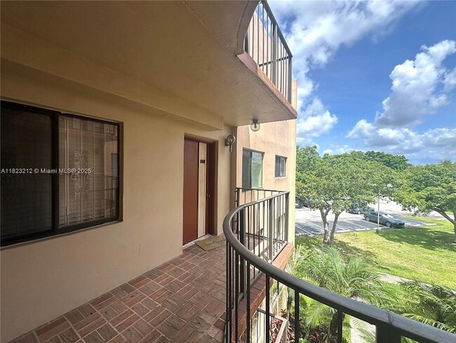8700 SW 133rd Ave, Unit 312 in Miami, FL - Building Photo - Building Photo