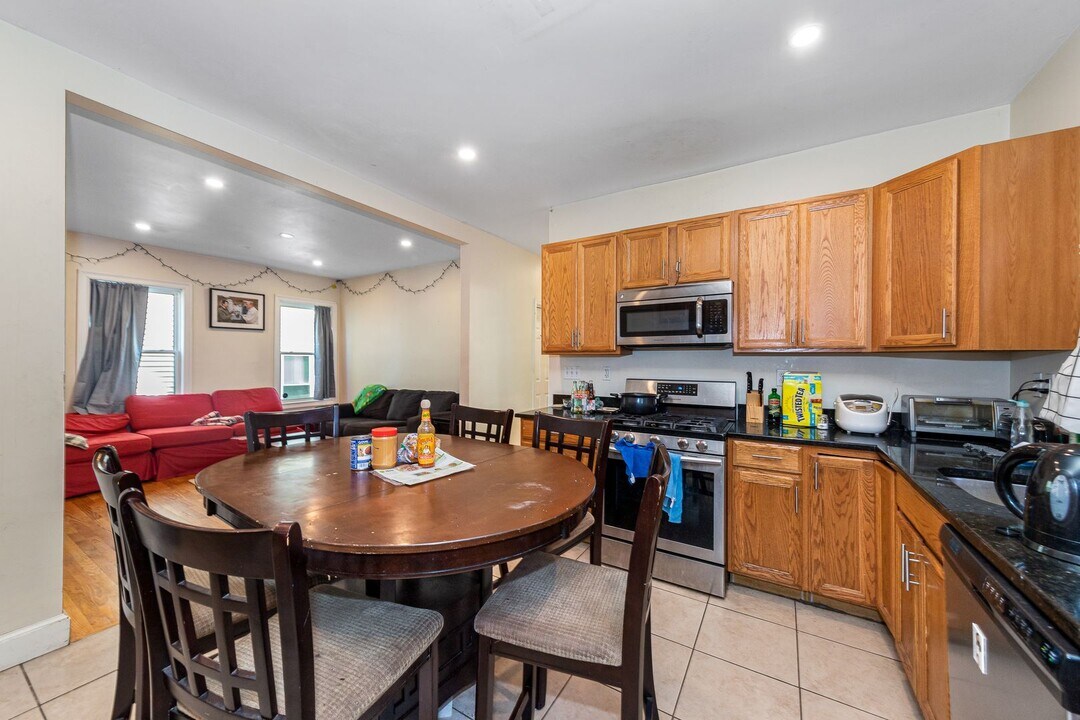 210 Calumet St in Boston, MA - Building Photo