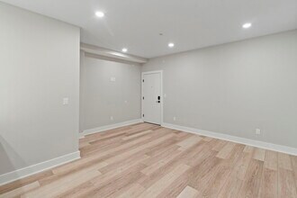 2625 W Jefferson St, Unit 402 in Philadelphia, PA - Building Photo - Building Photo