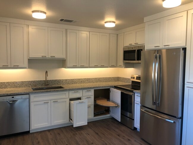 318 Elwood St, Unit 3