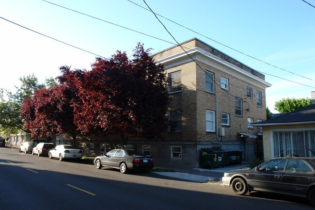 Monterey Apartments in Portland, OR - Foto de edificio - Building Photo