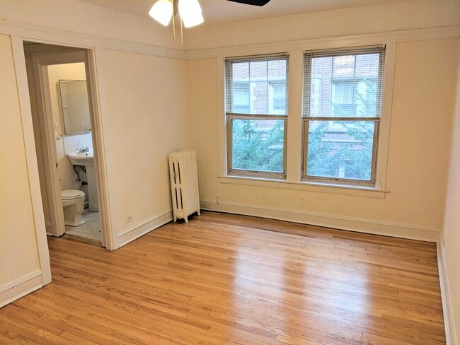 property at 517 W Brompton Ave