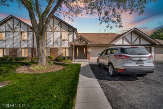 920 Surrey Dr in Schaumburg, IL - Building Photo - Building Photo