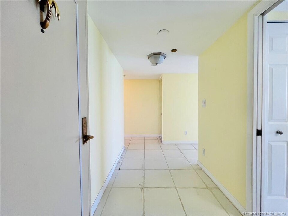 8750 S Ocean Dr in Jensen Beach, FL - Building Photo