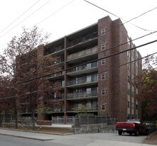 70 Centre Street in Brookline, MA - Foto de edificio - Building Photo