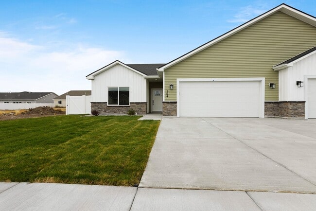 564 S Cutler Ave in Sugar City, ID - Building Photo - Building Photo