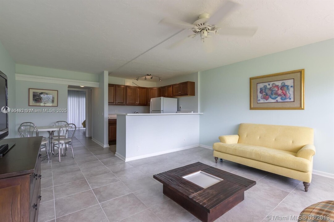 7 Fanshaw A in Boca Raton, FL - Building Photo