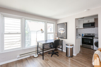 6427 N Hermitage Ave, Unit 2F in Chicago, IL - Building Photo - Building Photo