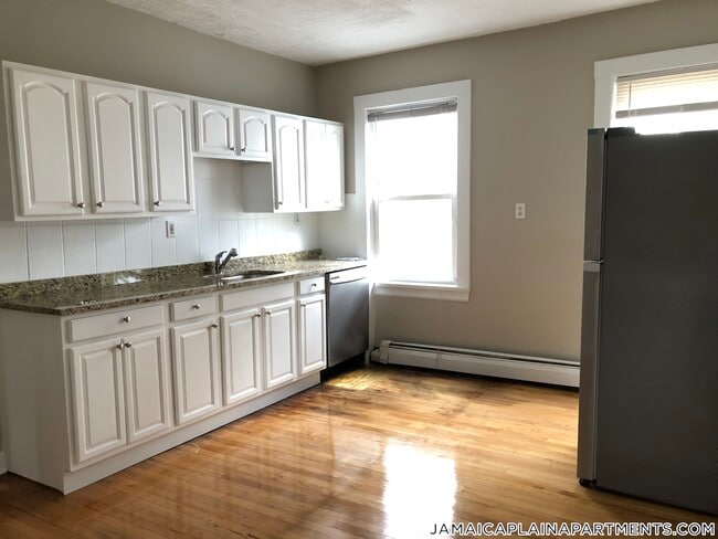 12 Estrella St, Unit 3
