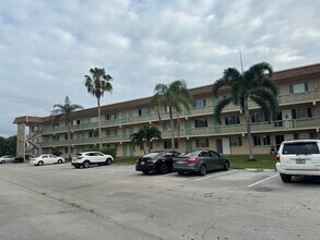 700 Village Green Ct in Palm Springs, FL - Building Photo - Building Photo