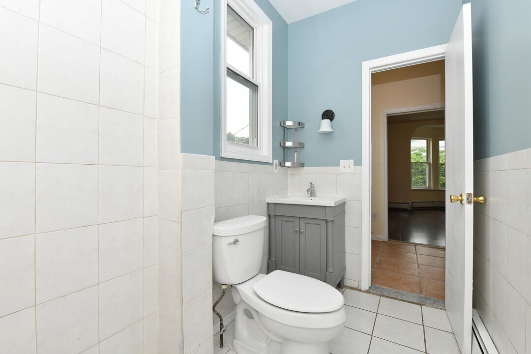1600 Union Turnpike in North Bergen, NJ - Building Photo