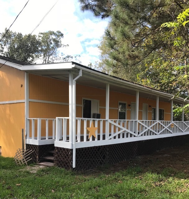 945 3rd St in Sour Lake, TX - Building Photo