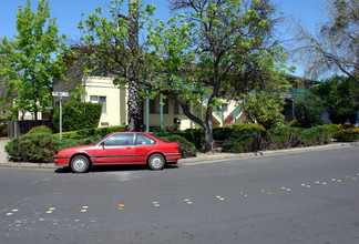 205 Milbrae Ln in Los Gatos, CA - Foto de edificio - Building Photo