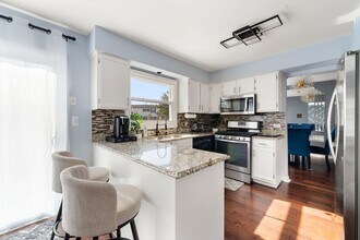 1211 Diane Ln in Elk Grove Village, IL - Building Photo - Building Photo