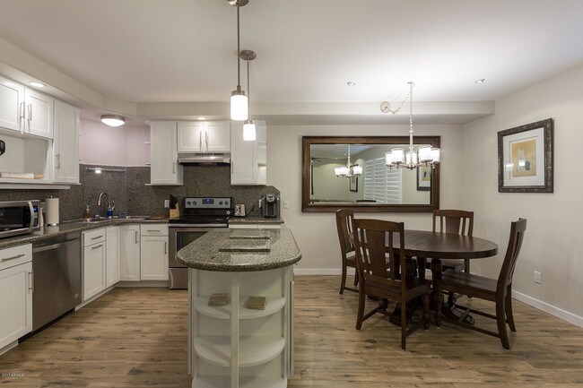 5122 N 31st Way-Unit -228 in Phoenix, AZ - Building Photo - Building Photo