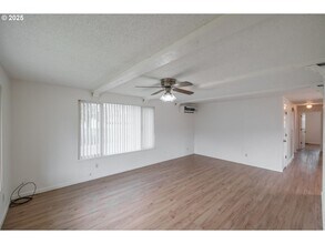 331 9th Ave in Sweet Home, OR - Building Photo - Building Photo