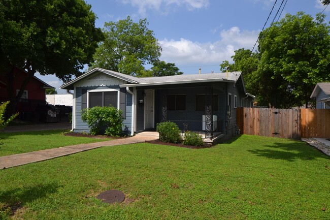 2205 Coleto St in Austin, TX - Building Photo - Building Photo