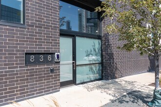 440-446 N Green St in Chicago, IL - Foto de edificio - Building Photo