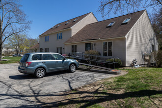 East Meadow in Manchester, NH - Building Photo - Building Photo