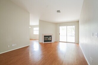 4705 Wild Oak Way in North Las Vegas, NV - Building Photo - Building Photo