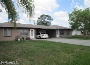 2253 Iris Way in Ft. Myers, FL - Building Photo