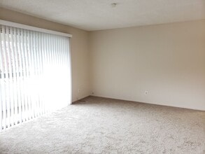 2867 S Fairview St in Santa Ana, CA - Building Photo - Building Photo
