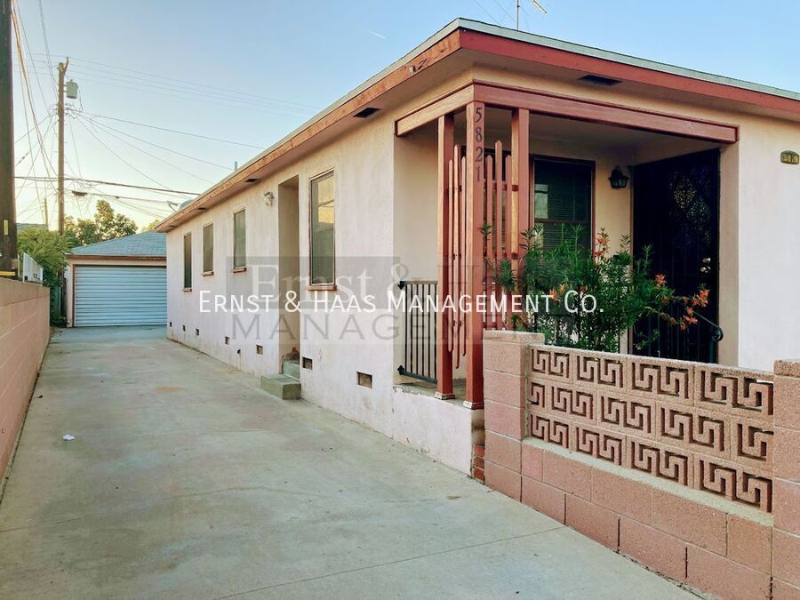 5821 John Ave in Long Beach, CA - Building Photo